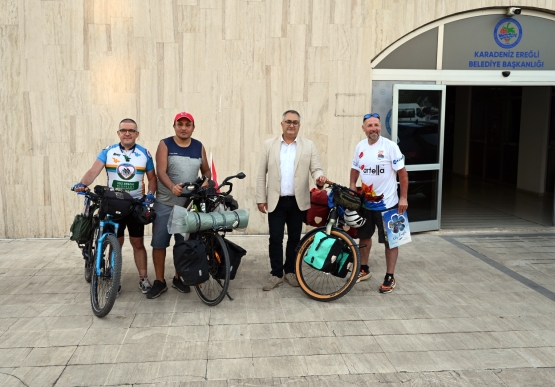 İnebolu’ya Pedal Çeviren Bisikletçiler, Kdz. Ereğli Belediyesi’ni Ziyaret Etti
