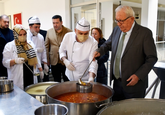Kdz. Ereğli Belediyesi, Sıcak Yemekle Gönülleri Isıtıyor