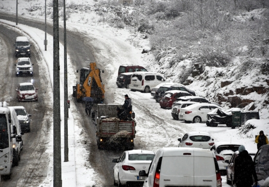 Kdz. Ereğli Belediyesi Karla Mücadeleyi Kesintisiz Sürdürüyor