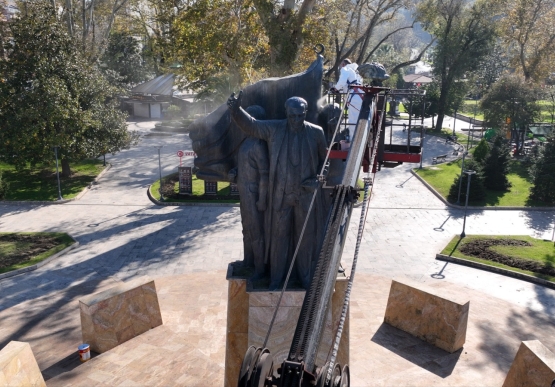 Kdz. Ereğli’de Atatürk Büstleri Ve Anıtlar Temizlendi
