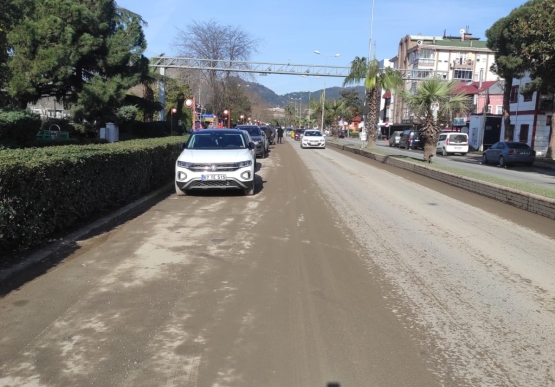 “Ereğli’yi Çamura Boğuyorlar, Tehlike Saçıyorlar”