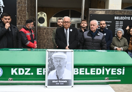 Nihat Özdemir İçin Belediye Önünde Tören Düzenlendi