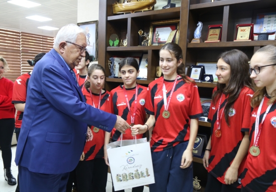 Şampiyon Basketçilerden Ziyaret