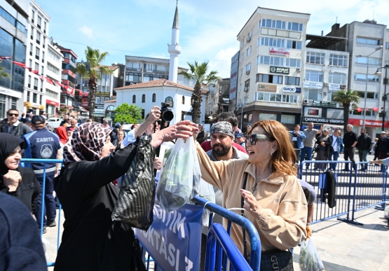 Kdz. Ereğli Belediyesi, 350 Bin Ata Tohumu Fidesini Halka Ücretsiz Dağıttı