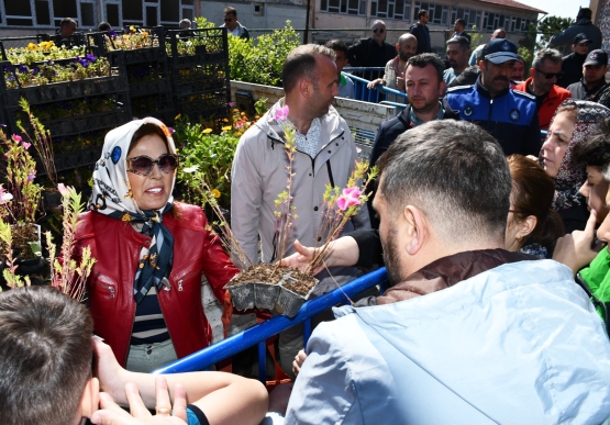 Şehir Mezarlığındaki Mevlid Programı Yoğun İlgi Gördü