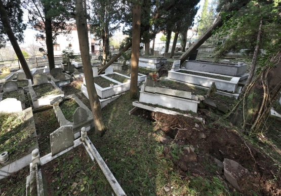 Kdz. Ereğli’de, Fırtınada Hasar Gören Mezarların Tespitleri Yapılıyor