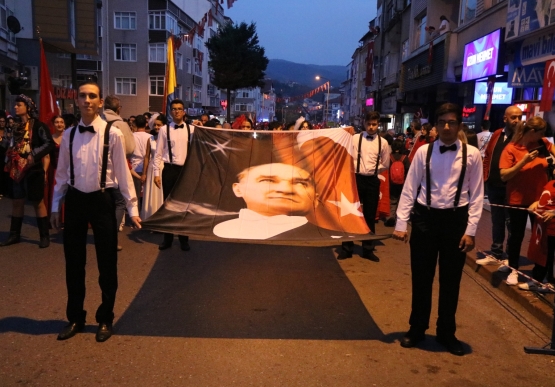Kdz. Ereğli, Atatürk Ve Cumhuriyet İçin Yürüdü