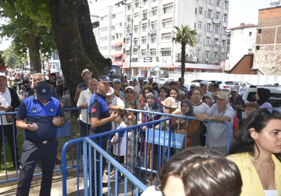Kdz. Ereğli Belediyesi, 3 Bin Kişiye Aşure Dağıttı