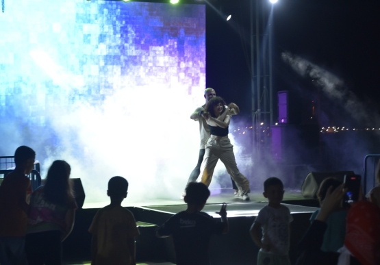Stand Up Ve Dans Gösterileri Coşturdu