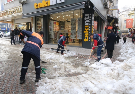 Kdz. Ereğli’de, Kar Kütleleri Kaldırılıyor