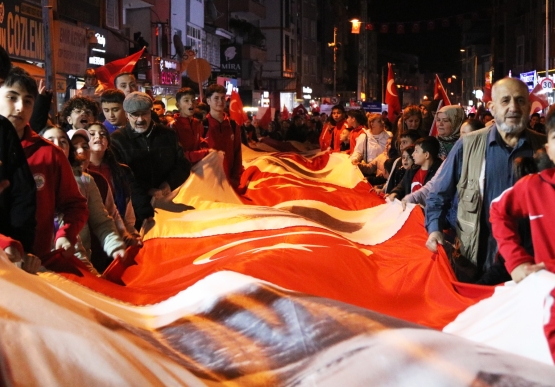 Cumhuriyetin Kalesi Kdz. Ereğli’de, On Binler Sokaktaydı