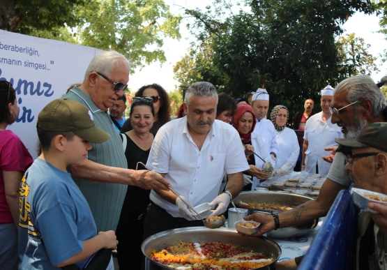 Kdz. Ereğli Belediyesi, Binlerce Aşure Dağıttı