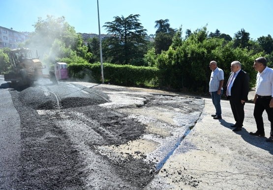 200 Derece Sıcakta Çalışan Asfalt İşçilerine Tatlı Ve Meşrubat İkramında Bulunuldu
