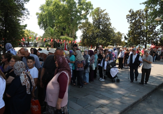 Kdz. Ereğli Belediyesi, Binlerce Aşure Dağıttı
