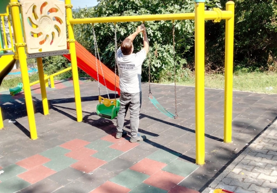 Temizlik İşleri Ve Park Bahçeler 31 Mahallede Çalışmalarını Sürdürüyor
