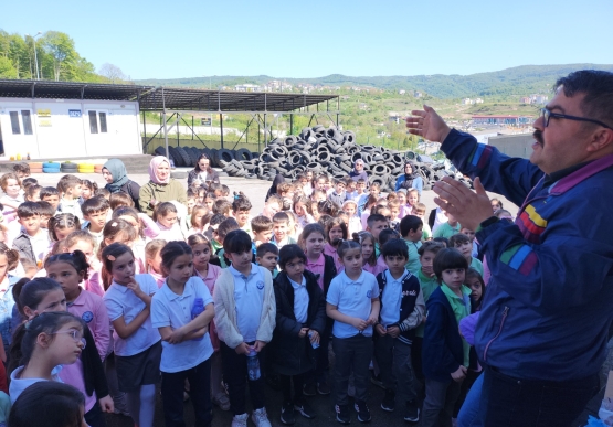 Öğrenciler, Atık Getirme Merkezi’ni Ziyaret Ettiler