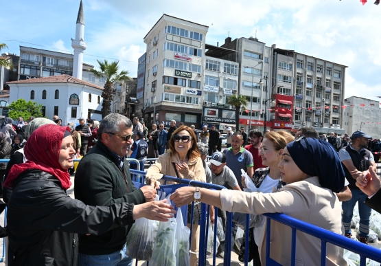 Kdz. Ereğli Belediyesi, 350 Bin Ata Tohumu Fidesini Halka Ücretsiz Dağıttı