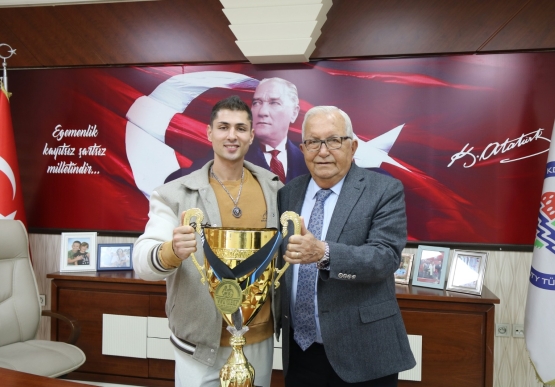 Kdz. Ereğli Belediye Meclisi, Vücut Geliştirme Avrupa Şampiyonunu Cumhuriyet Altını İle Ödüllendirdi
