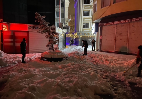 Kdz. Ereğli’de Yollar Ve Kaldırımlar Kardan Temizleniyor