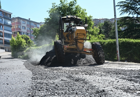 200 Derece Sıcakta Çalışan Asfalt İşçilerine Tatlı Ve Meşrubat İkramında Bulunuldu
