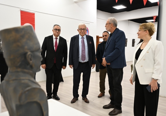 Cumhuriyet Konulu Sergiler Akm’de Açıldı