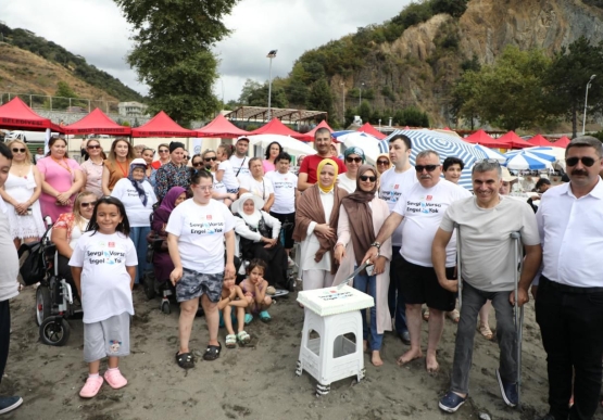 Bolu’dan Gelen Engelli Bireyler Sevgi Barış Plajında Unutulmaz Bir Gün Geçirdi