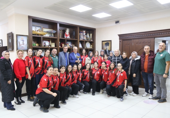 Şampiyon Basketçilerden Ziyaret